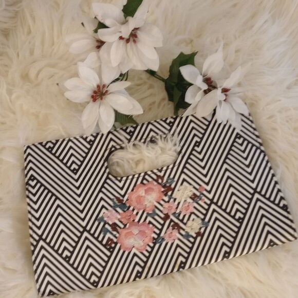 🆕👜Large Chevron Floral Print Envelope Clutch - Picture 1 of 4